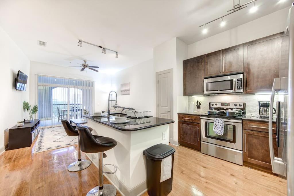 Resort-style Pool, Gym/garage, 1br, Medical Center Apartamento *