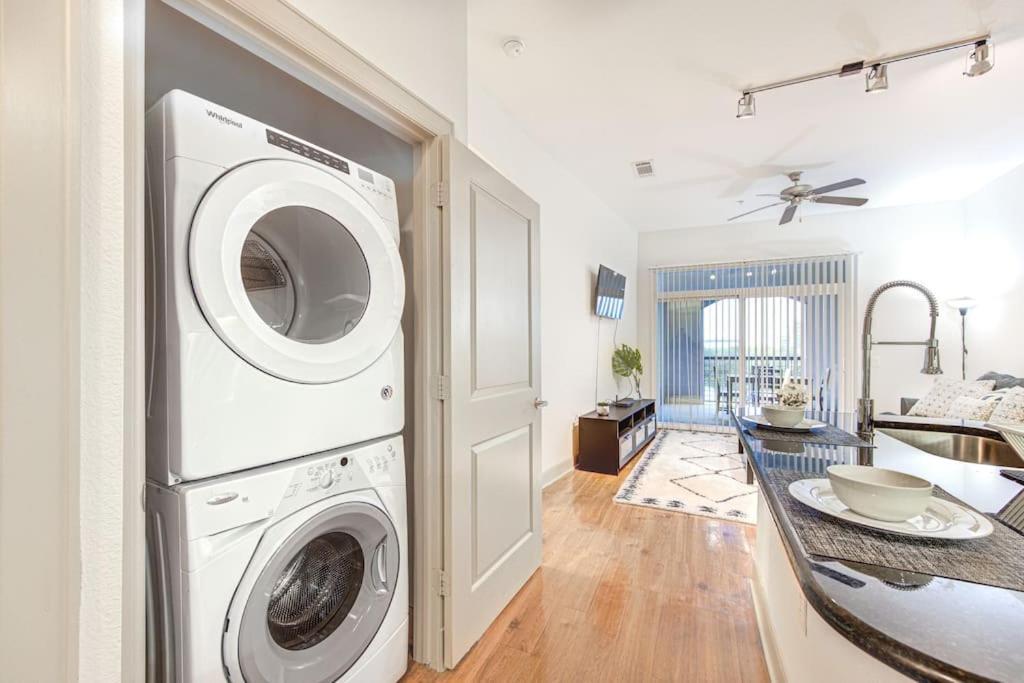 Resort-style Pool, Gym/garage, 1br, Medical Center Apartamento