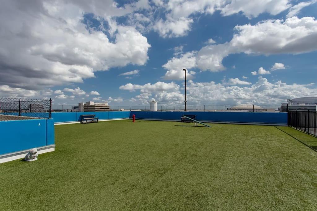 Resort-style Pool, Gym/garage, 1br, Medical Center Apartamento Houston